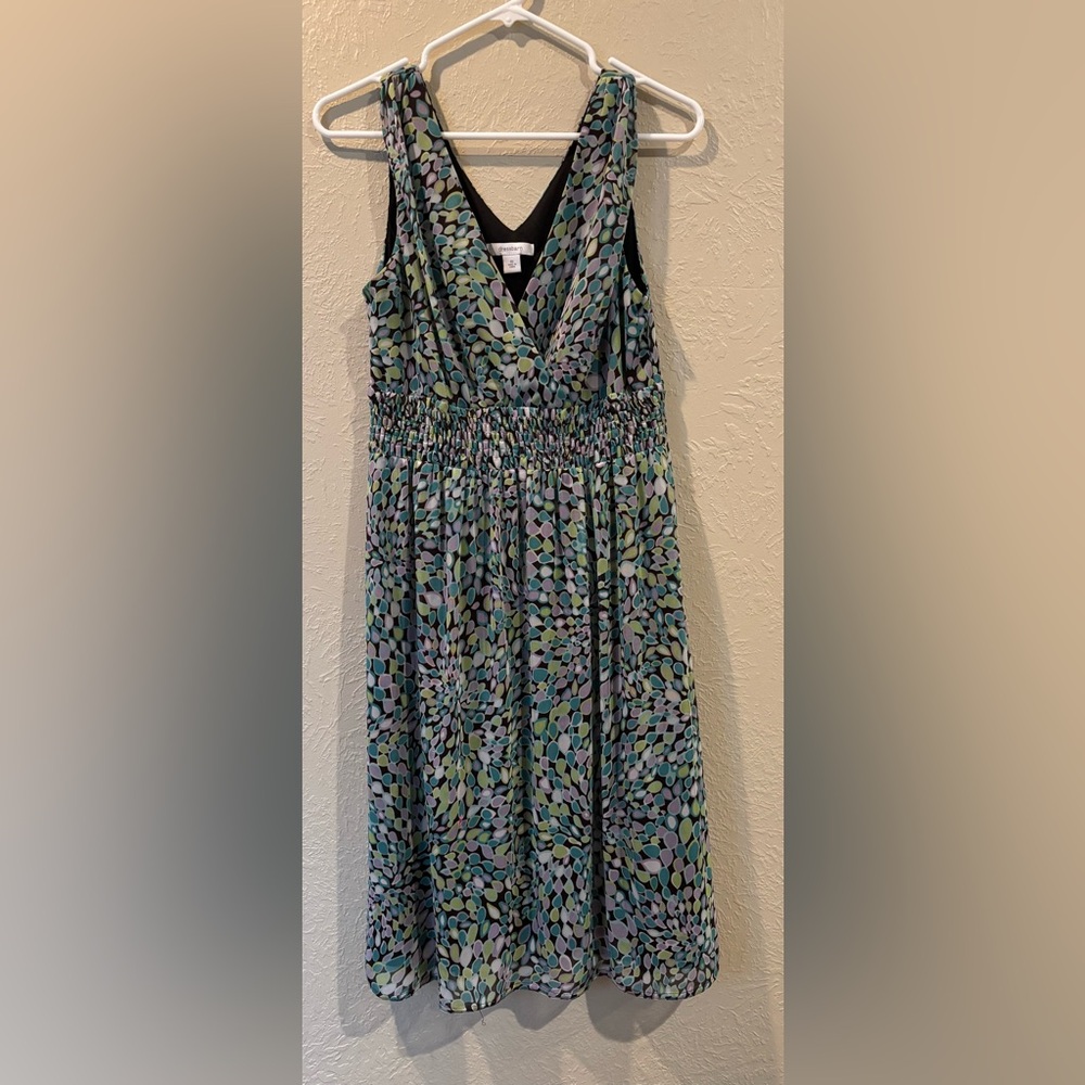 DRESSBARN dress. The beautiful colors make this perfect for Easter!! Size 10.